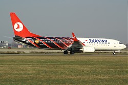 Turkish_Airlines_B737-8F2_TC-JFV.jpg