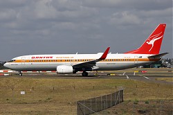 318_B737_VH-XZP_Qantas_retro.jpg