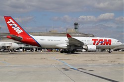 TAM_A330-223_PT-MVT_28CDG29.jpg