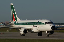111_EMB175_EI-DFI_Alitalia.jpg