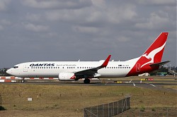 151_B737_VH-VXT_Qantas.jpg