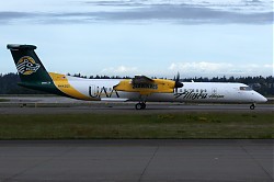 7364_DHC8_N443QX_Horizon_Alaska_Seawolves.jpg