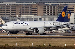 7465_B777_D-ALFE_Lufthansa_Cargo_BMW.jpg